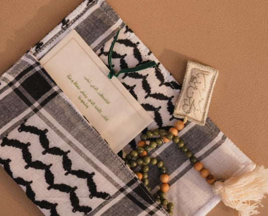 قلادة عِزّة