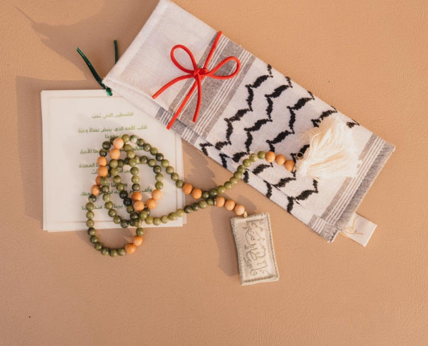 قلادة عِزّة