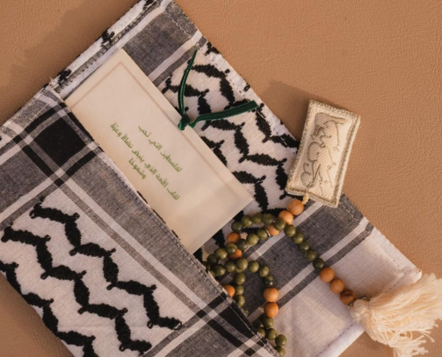 قلادة عِزّة